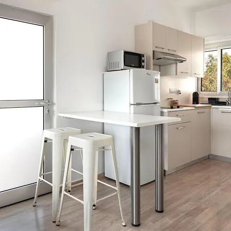 Phaedrus Living Harbour Heights Апартаменты *